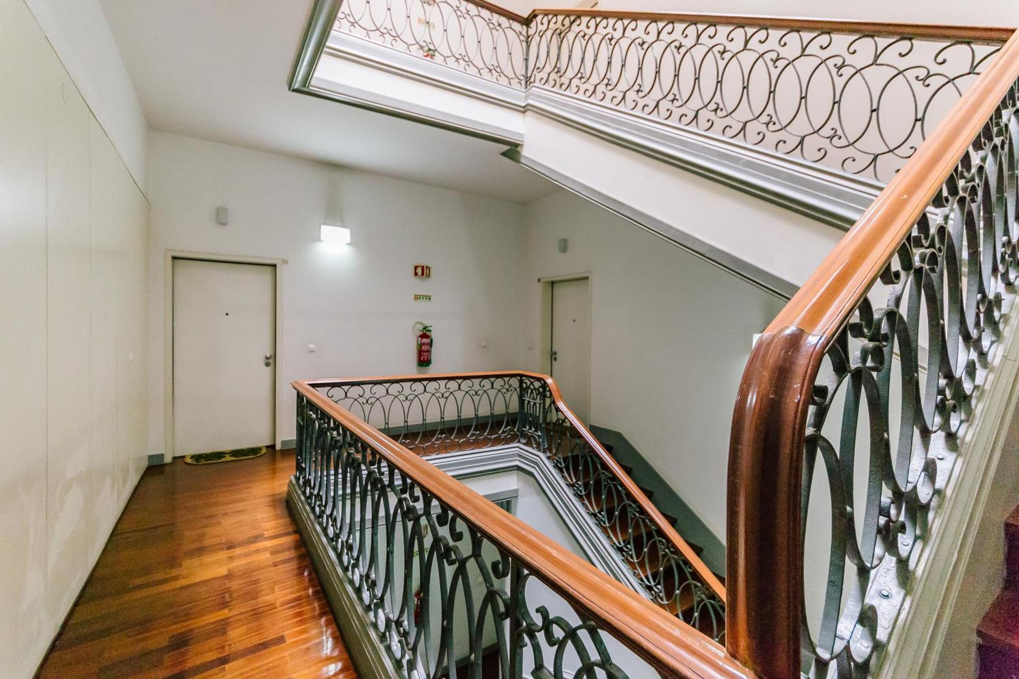 Chiado 2 Bedroom Elegant Apartment 리스본 외부 사진