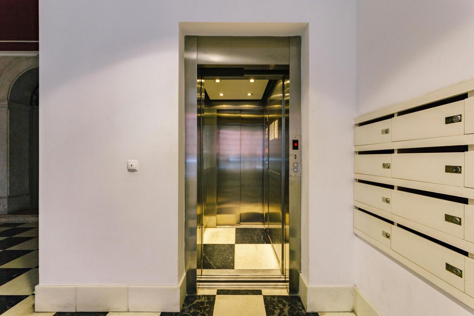 Chiado 2 Bedroom Elegant Apartment 리스본 외부 사진